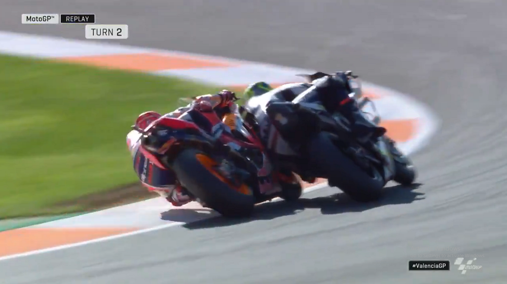 FP4: Marquez Tabrak Karel Abraham Hingga Sayap Honda-nya Patah! 1 Marquez tabrak Abraham