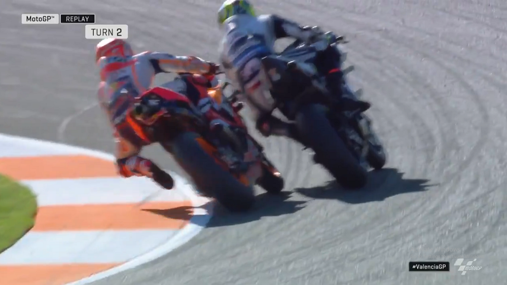 FP4: Marquez Tabrak Karel Abraham Hingga Sayap Honda-nya Patah! 2 Marquez tabrak
