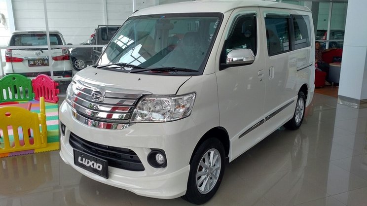 daihatsu luxio 1