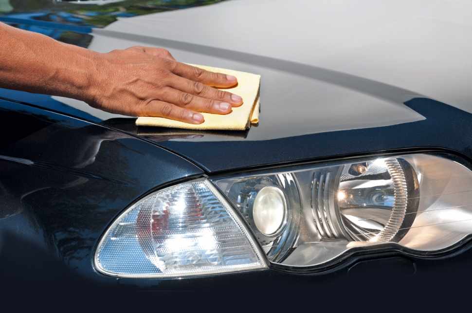 Cara Menghilangkan Goresan Pada Bodi Mobil Tes dengan kain lap atau kanebo