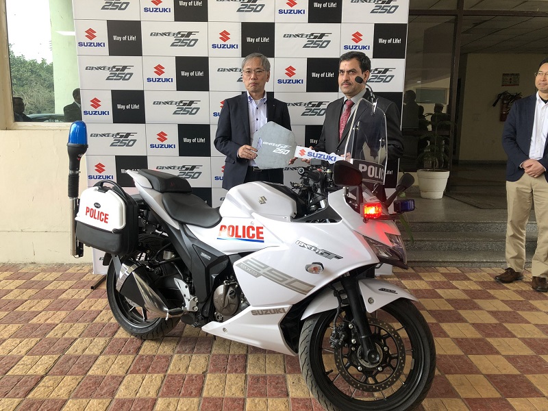 Kepolisian India Gunakan Suzuki Gixxer SF 250 Sebagai Motor Patrolinya 2 Kepolisian India Gunakan Suzuki Gixxer SF 250 Sebagai Motor Patrolinya 3