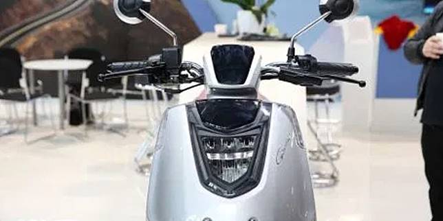 ARICC Gernma 110 L Skutik Made In China yang Mirip Honda Scoopy 2 ariic gernma 110 depan
