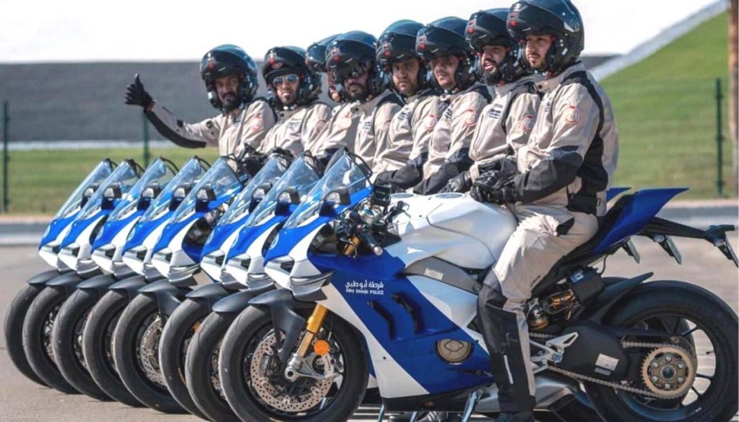 Filosofi Nan Cerdik dari Ducati: Dari MotoGP ke WSBK dan Motor Produksinya 3 Abu Dhabi Police Ducati Panigale V4 R Superbike