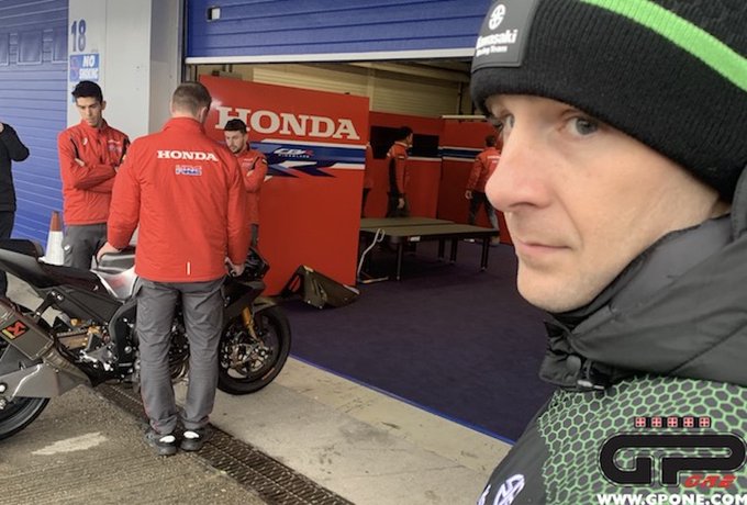 'Memata-matai' Honda CBR1000RR-R, Jonathan Rea Sambangi Garasi Honda 1 Jonathan Rea Mata matai Honda
