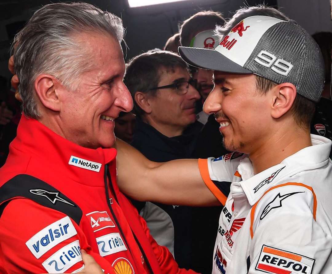 Berat! 3 Hal Ini Jadi Pertimbangan Ducati, Kontrak Baru Dovizioso Bakal Lebih Rumit 2 Paolo-Ciabatti-Jorge-Lorenzo