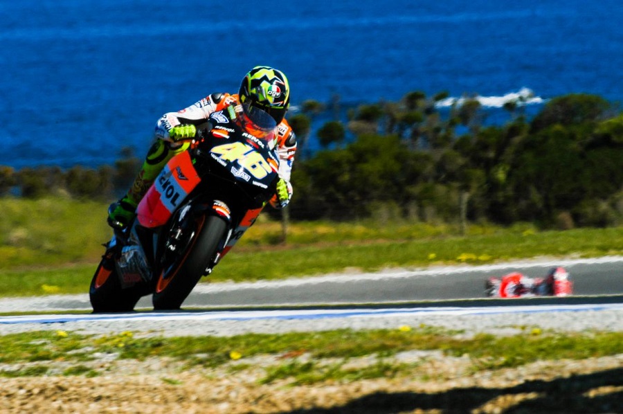 Motor yang Dirindukan Rossi adalah Honda RC211V 'Big Bang' 5 Silinder! 2 Valentino Rossi Australia 2003 1