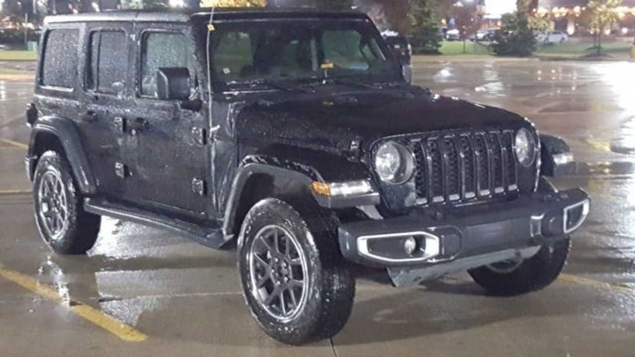 Jeep Kenalkan Wrangler Versi Ramah Lingkungan 3 jeep wrangler plug in hybrid spy photo