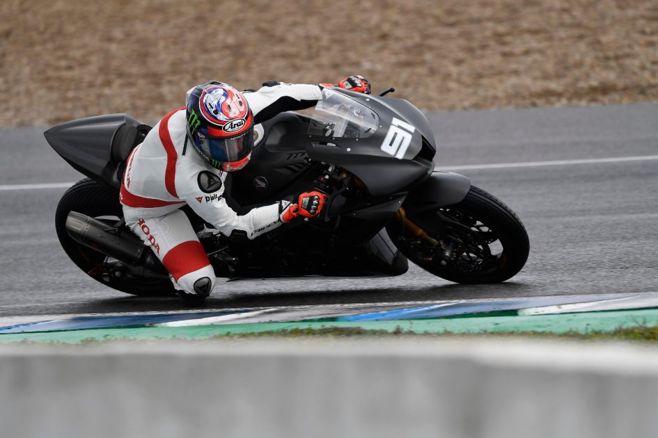 Mulai dari Nol, Alvaro Bautista Fokus Adaptasi Gaya Balap dengan Motor Honda 2 leon haslam wsbk tes jerez 2020 honda cbr