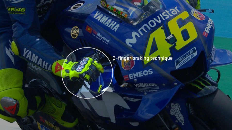 Andrea Pellegrini: Kenapa Teknik Braking Rossi Berubah Pakai 2 Jari? 1 teknik pengereman 3 jari Valentino Rossi