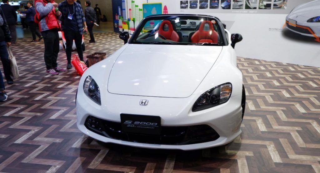 Mobil roadster Honda S2000