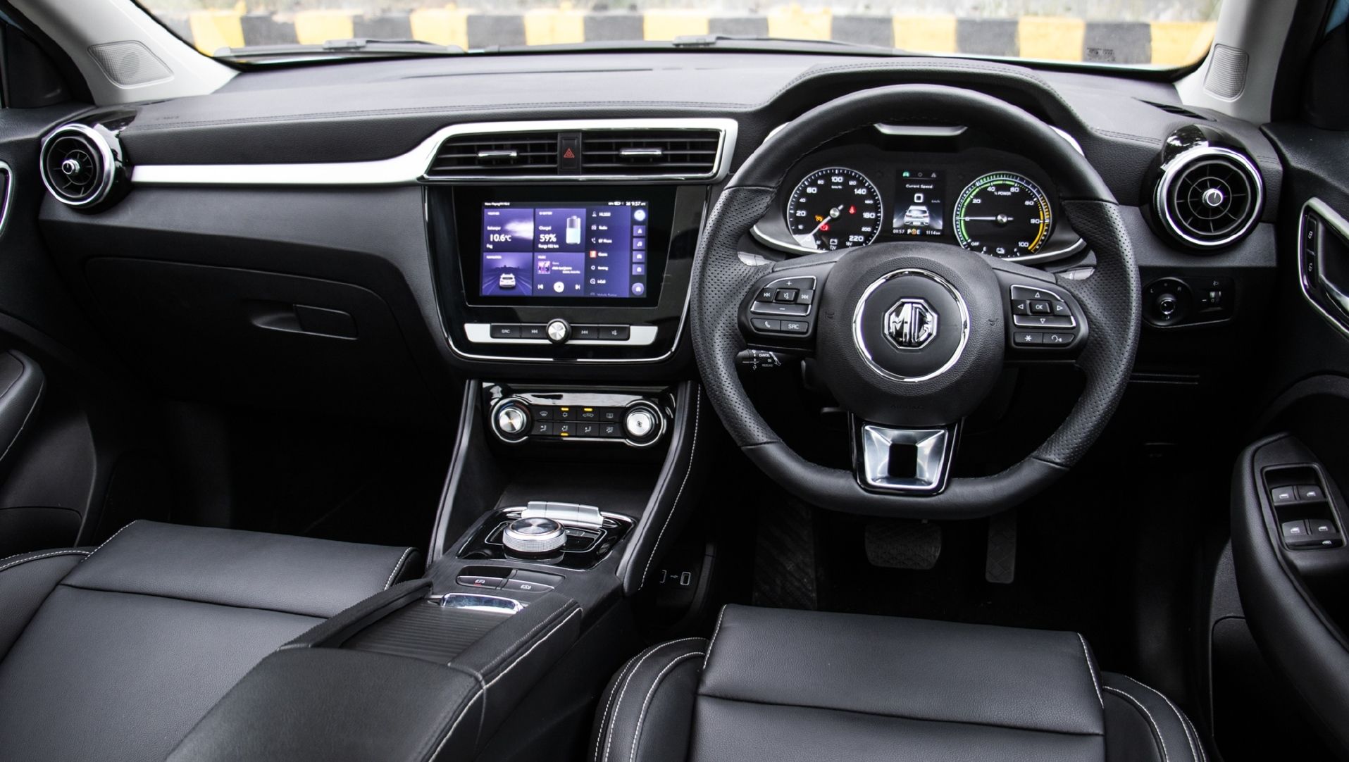 mg zs ev interior 15