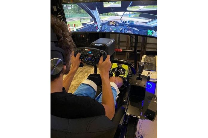 Bukan Kaleng-kaleng, Valentino Rossi Membeli Simulator Balap, Serius Amat Bang? 4 Valentino Rossi Game 3