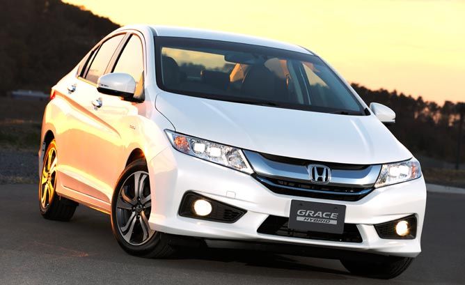 2015 Honda Grace Hybrid Main 668