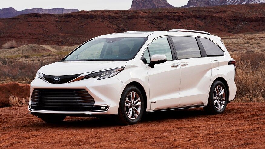 Toyota Kenalkan MPV Sienna Terbaru 'Berwajah' Camry 3 2021 Toyota Sienna XSE 14