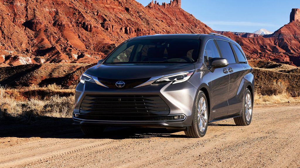 Toyota Kenalkan MPV Sienna Terbaru 'Berwajah' Camry 2 2021 Toyota Sienna XSE 2