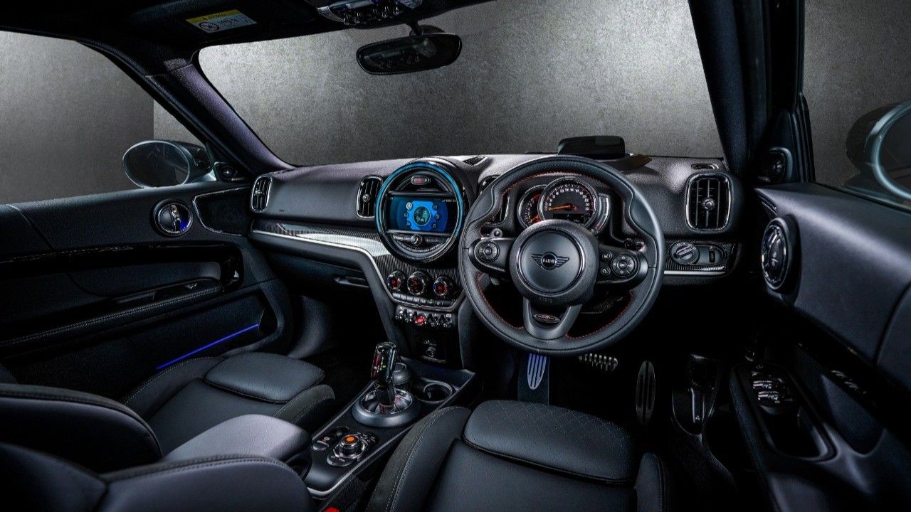 BMW Kenalkan MINI Countryman 'Edisi Hitam' ! 3 5eb2bbddbe36c interior mini countryman blackheath edition 100kpj