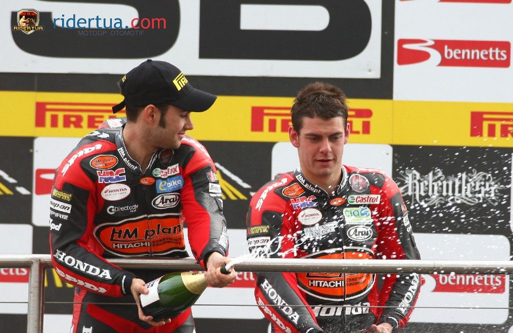 Pembalap Yamaha Harus 'Bonyok' Dulu Jika Pindah ke Ducati! Kalau ke Honda? 2 Cal Crutchlow- Leon Haslam