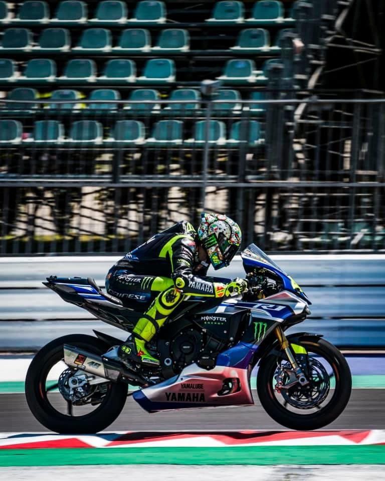 Media Italia Mengendus 'Perang Dingin' Rossi-Razali Tentang Kontrak Panas di Petronas! 2 Valentino Rossi -Yamaha YZF-R1 MotoGP
