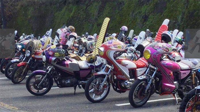 deretan motor beraliran bosozoku geng motor di jepang