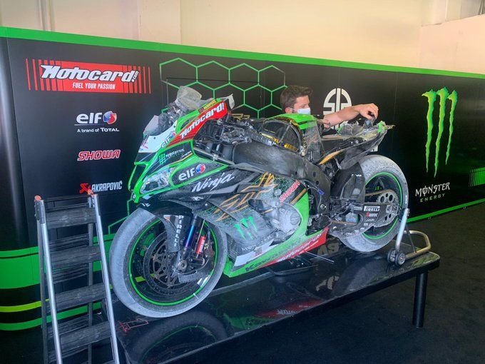 Jonathan Rea jatuh