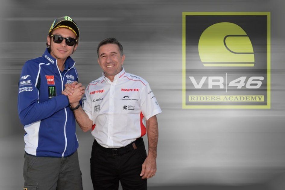 Valentino Rossi Sudah Kaya, Kenapa Terus Mengambil Risiko? 1 Valentino Rossi-Jorge Martínez