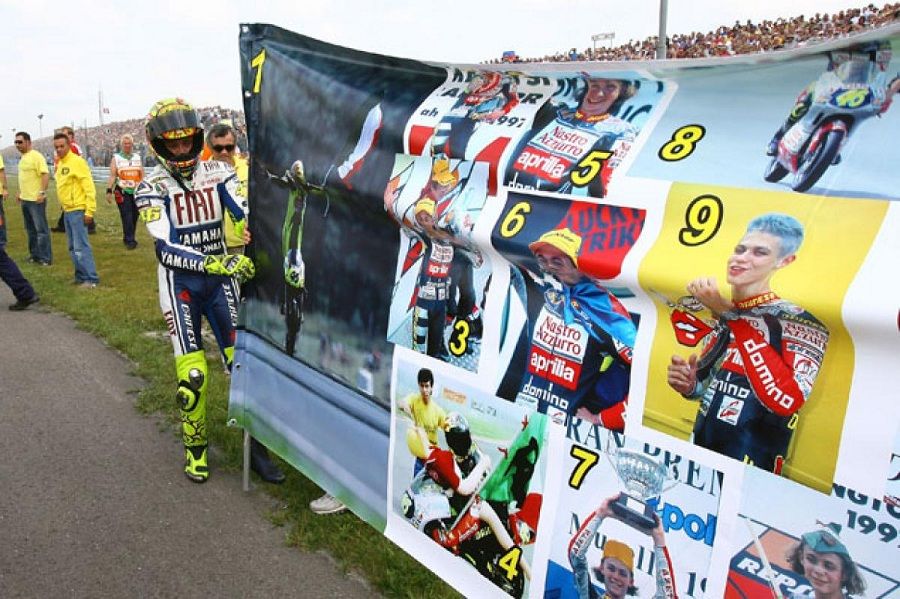 Rossi Tak Perlu Buktikan Apapun, Selama 20 Tahun Sudah Menjadi yang Terbaik! 2 Valentino Rossi selebrasi