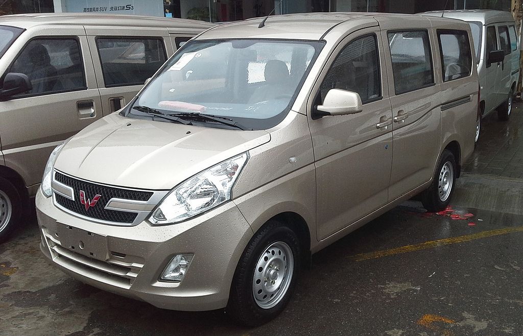 MPV Pintu Geser 'Kembaran' Wuling Confero Mendapat Facelift 1 1024px Wuling Hongguang V China 2015 04 06