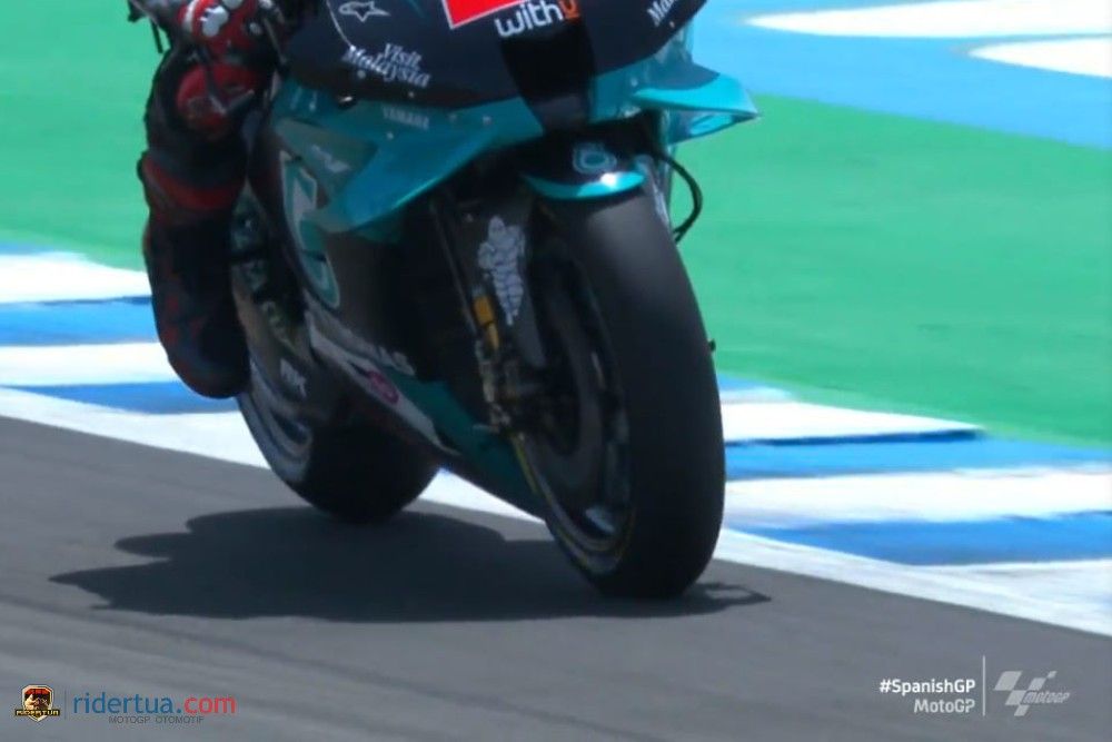 Knee-grip: Foto Ilustrasi Quartararo Ini Indikasikan Menyerap Gaya Balap Lorenzo? 3 Fabio Quartararo Gaya Balap