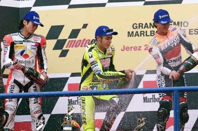 Norick Abe-Valentino Rossi- Alex Criville