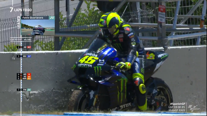 Mesin Rossi dan Vinales Ditarik ke Jepang! Khawatir Jebol, Top Speed Akan Disunat Lagi? 1 M1 Valentino Rossi rusak di Jerez
