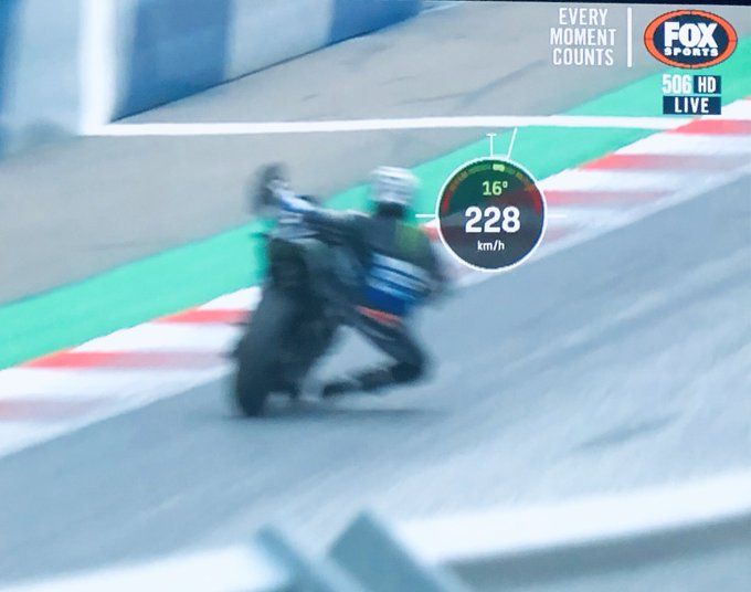 228 km/ Jam 'Pilot Ejection' Vinales: Kenapa Yamaha Lebih Menderita Masalah Rem? 1 Kaki Maverick menghantam tanah saat motor melaju 228kmh 1