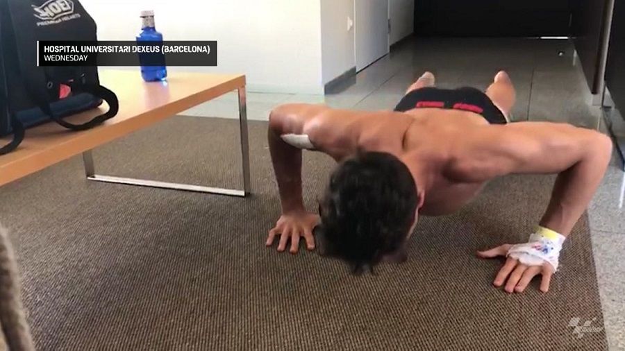 Cedera Marquez Lebih Parah dari yang Diperkirakan? 1 Marc Marquez Push-up Rumah sakit