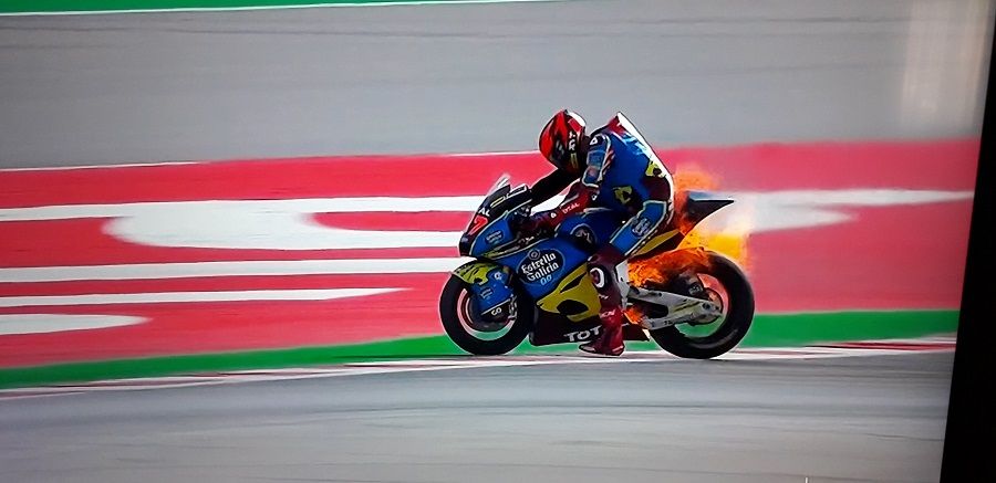 Sesi Warm Up Moto2 Keluarkan Api Seperti Ghost Rider 1 Sesi Warm Up Moto2 Keluarkan Api Seperti Ghost Rider