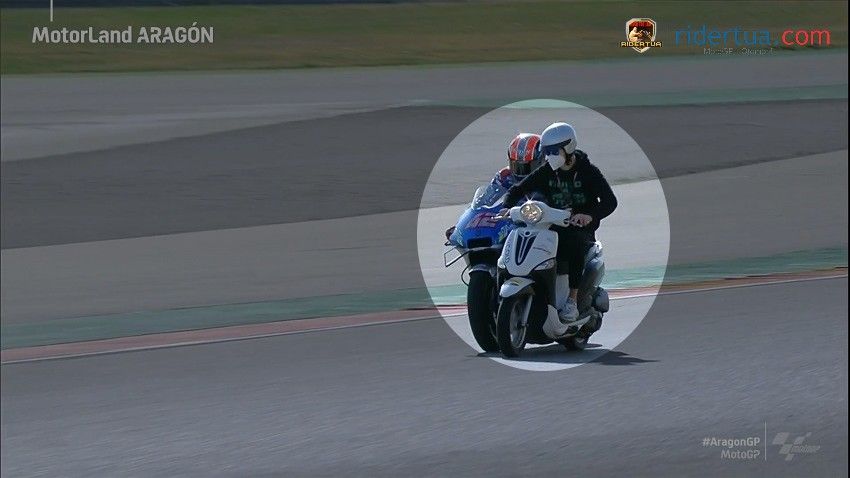 Rins Kehabisan Bensin Diselamatkan Pria Misterius! 2 Alex Rins Kehabisan Bensin 1 1