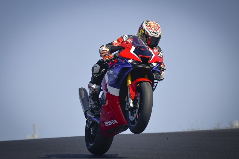 Pol Espargaro Memakai Motor Honda dengan Logo Ditutupi 6 Takaaki Nakagami CBR1000RRR Portimao