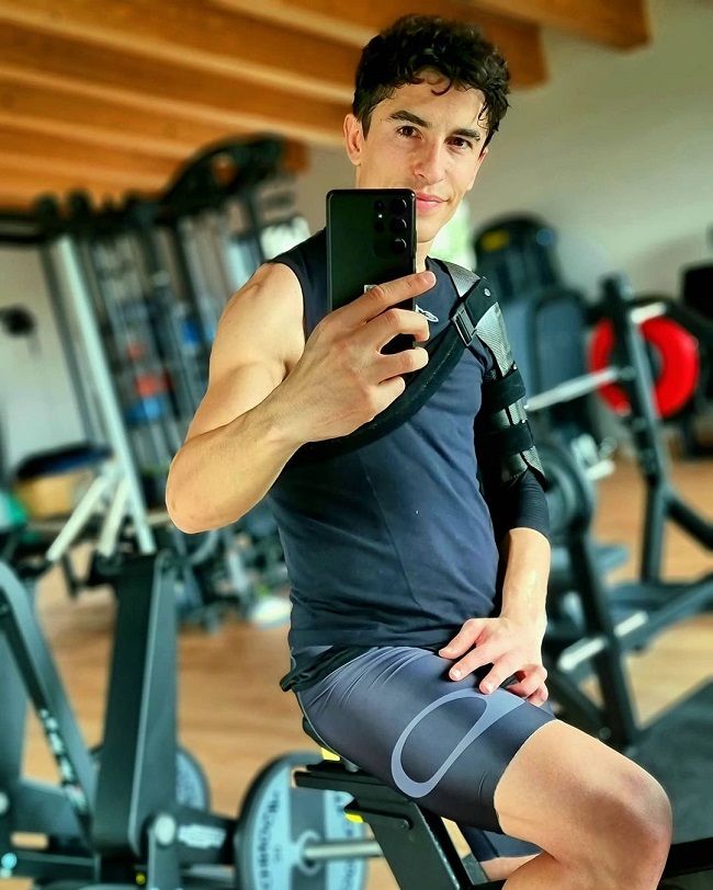 Marc Marquez Latihan Bersepeda dalam Ruangan 1 Marc Marquez Latihan dalam ruangan