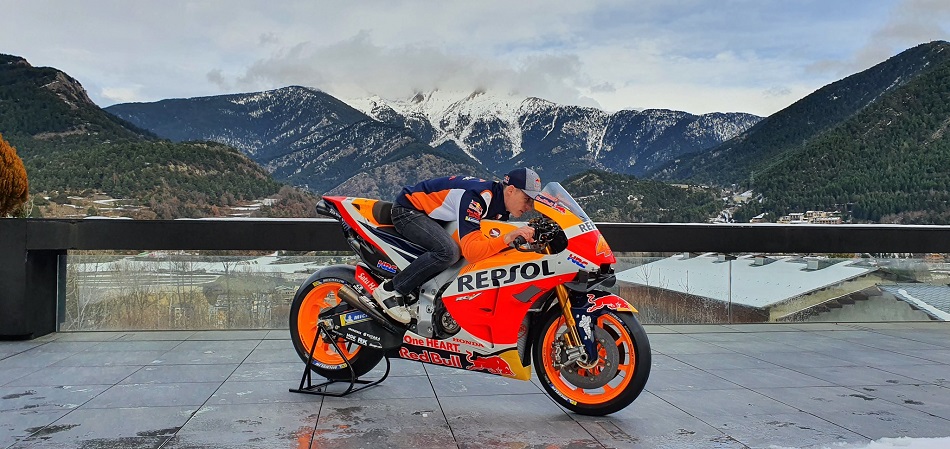 Penampakan Pertama Pol Espargaro Sebagai Pembalap Repsol Honda 2 Pol Espargaro Honda Repsol 3
