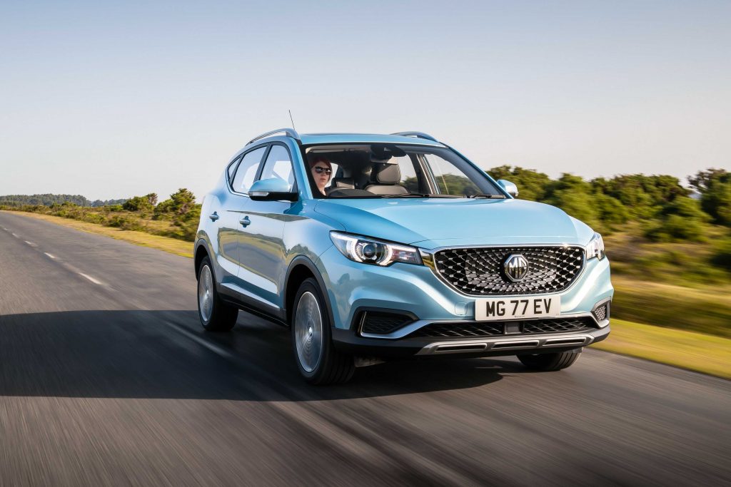 Pilih Mana, MG ZS EV atau Hyundai Kona EV? 1 mg zs ev motor uk optimized