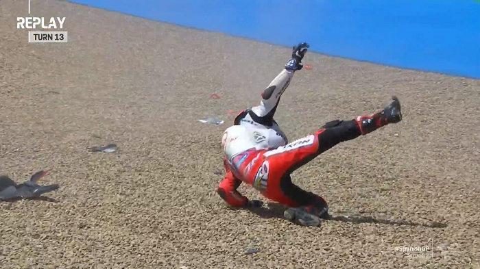 Tito Rabat Jatuh, Motornya Rusak, Masalah Ban atau Masalah Dia? 2 Tito Rabat crash 1