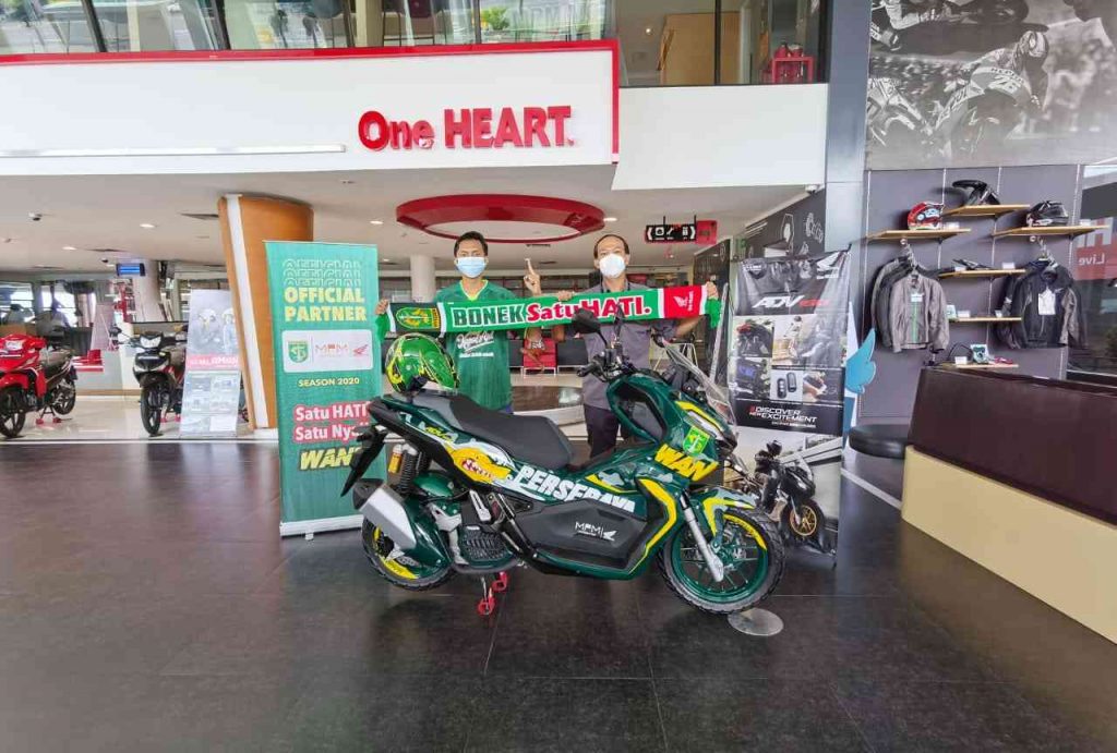 Bonek Surabaya Menangkan Lelang Motor ADV150 Edisi Persebaya 1 adv150 c1fa8730 818b 45f9 a0bd 6e3102bb7215 optimized