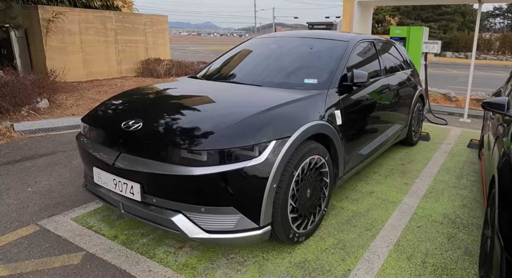 Mobil EV Hyundai Ioniq 5 Laris Manis! 1 hyundai ioniq 5 carscoops optimized