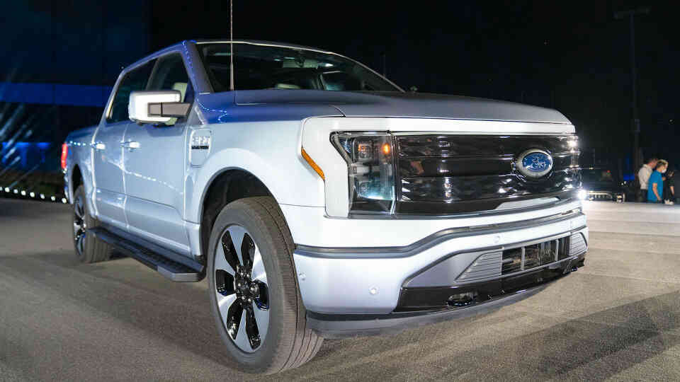 Ford F-150 Lightning Sudah Dipesan Hingga 130 Ribu Unit! 1 ford f 150 lightning wsj optimized