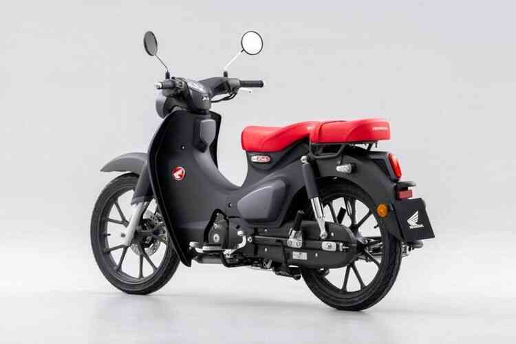 Honda Segarkan Super Cub C125, Ini yang Baru 1 honda super cub c125 2021 moto it 2 optimized