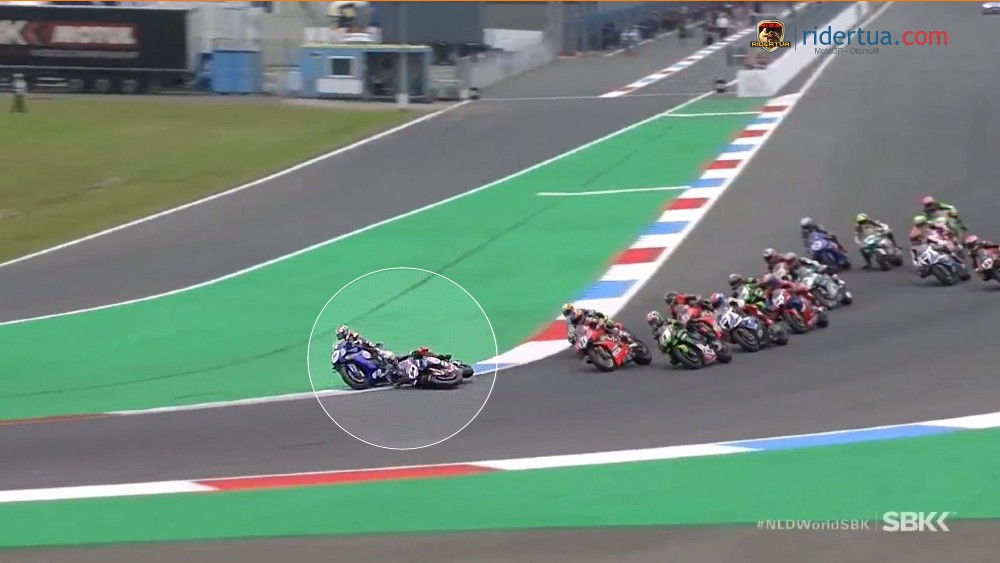 Inilah 'Raja Crash' di WSBK 2021 1 Razgatlioglu vs Gerloff