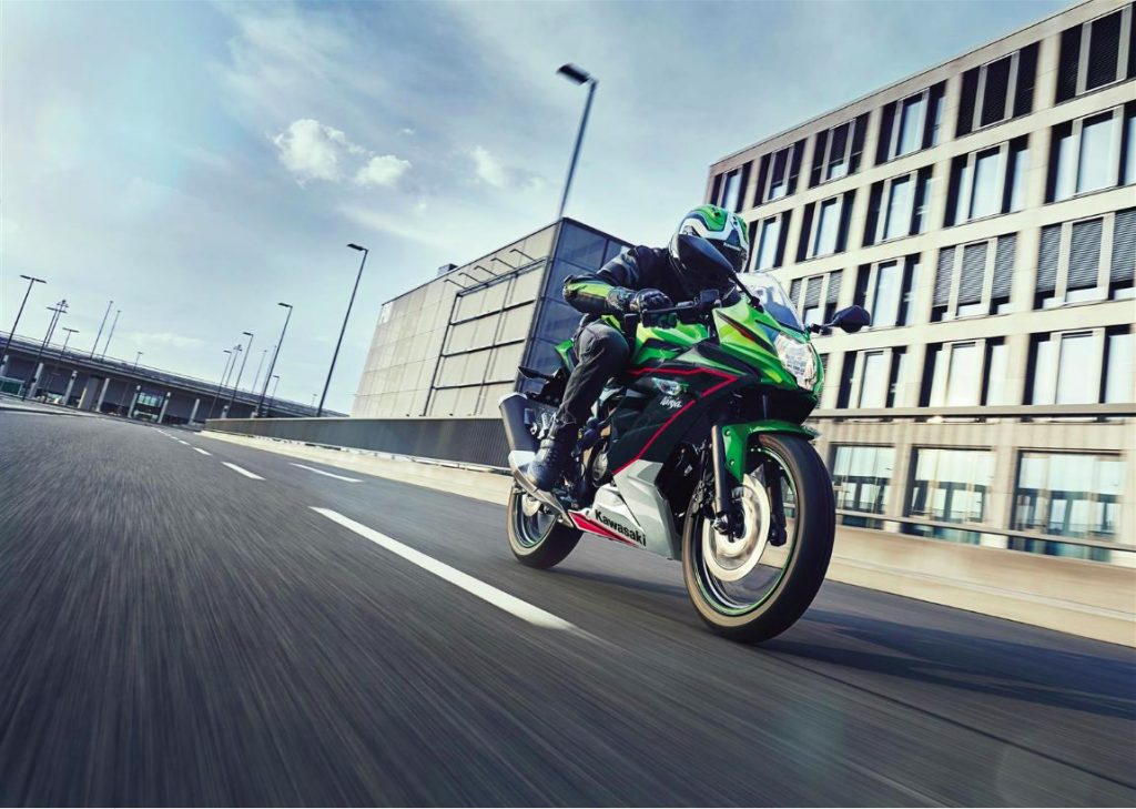 Kawasaki Ninja 125 dan Z125 Dapat Facelift! 1 Kawasaki Ninja 125 2022 DetikOto