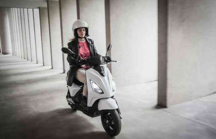 Skuter EV Piaggio 1 Siap Rilis Tahun Ini? 1 piaggio one ev italy24news com optimized