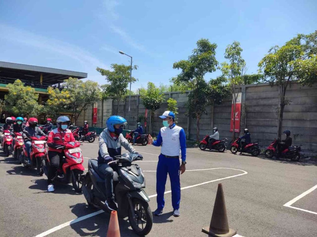 MPM Honda Jatim-Telkom Akses Surabaya Utara Gelar Edukasi #Cari_Aman 1 mpm bb04c083 c321 46ca 8131 a9bbdfdb9624 optimized