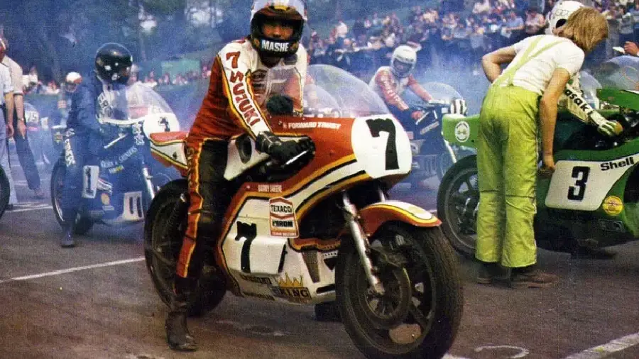 Sejarah Suzuki di Dunia Balap 2 Barry Sheene Suzuki 1976