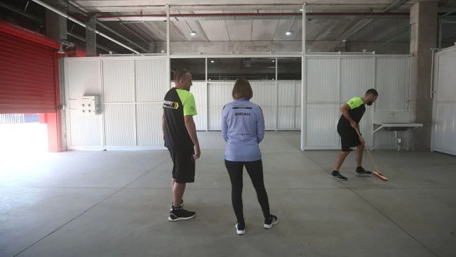 Luca Marini: Kargo Telat Mekanik Sambat! 2 Garasi VR46 team pit