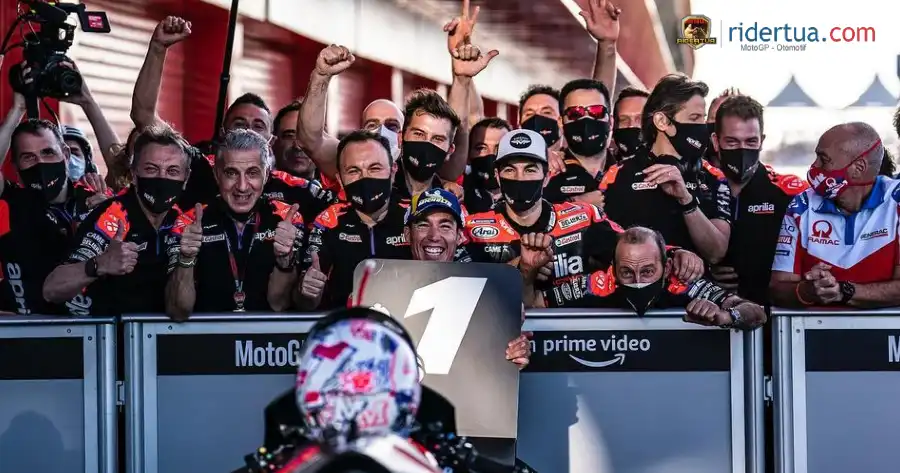 Maverick Vinales Aleix Espargaro